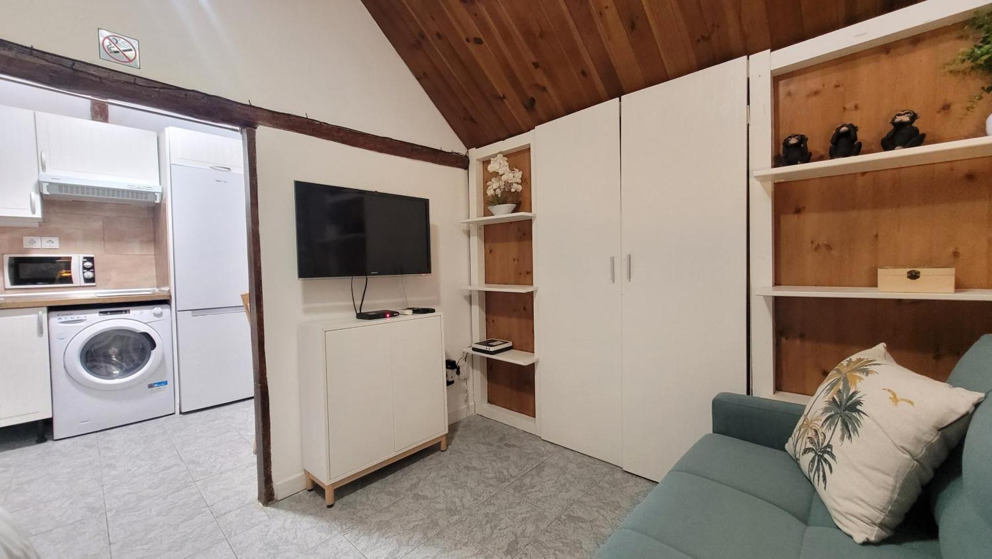 Free Parking, 40 Meters From The Beach, Wi-fi, Ac Lägenhet Estepona